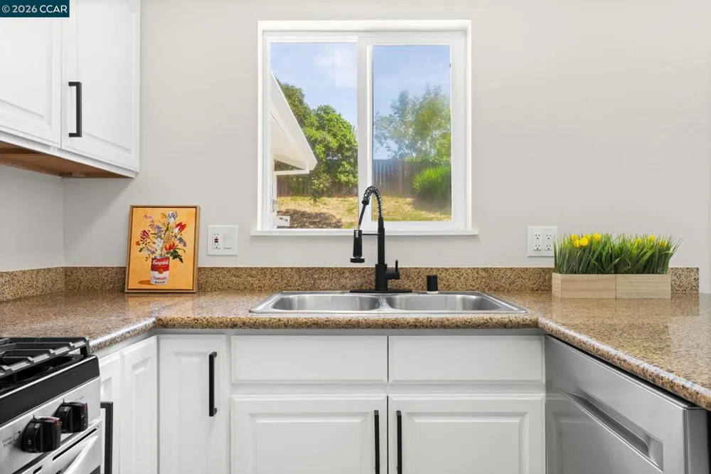 698 Mini Dr Vallejo, CA 94589