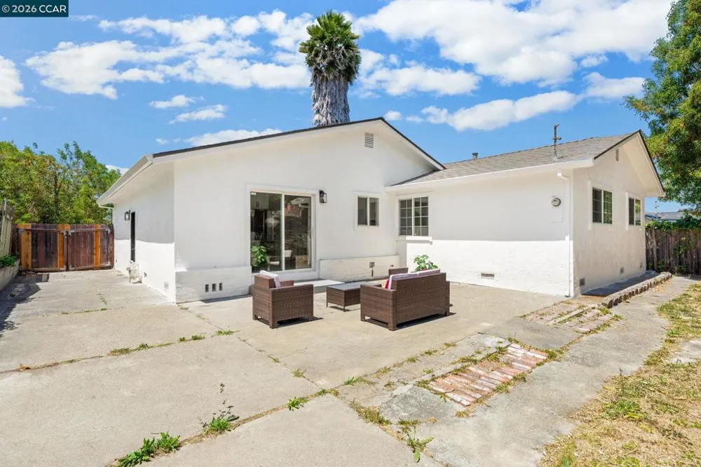 698 Mini Dr Vallejo, CA 94589