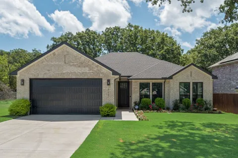 112 Indian Oaks Trail