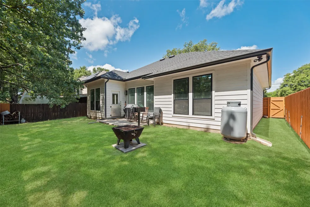 112 Indian Oaks Trail West Tawakoni, TX 75474