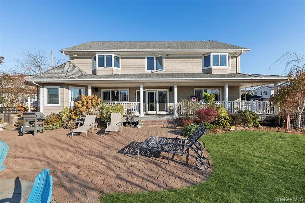 4 Quebec Road Island Park, NY 11558