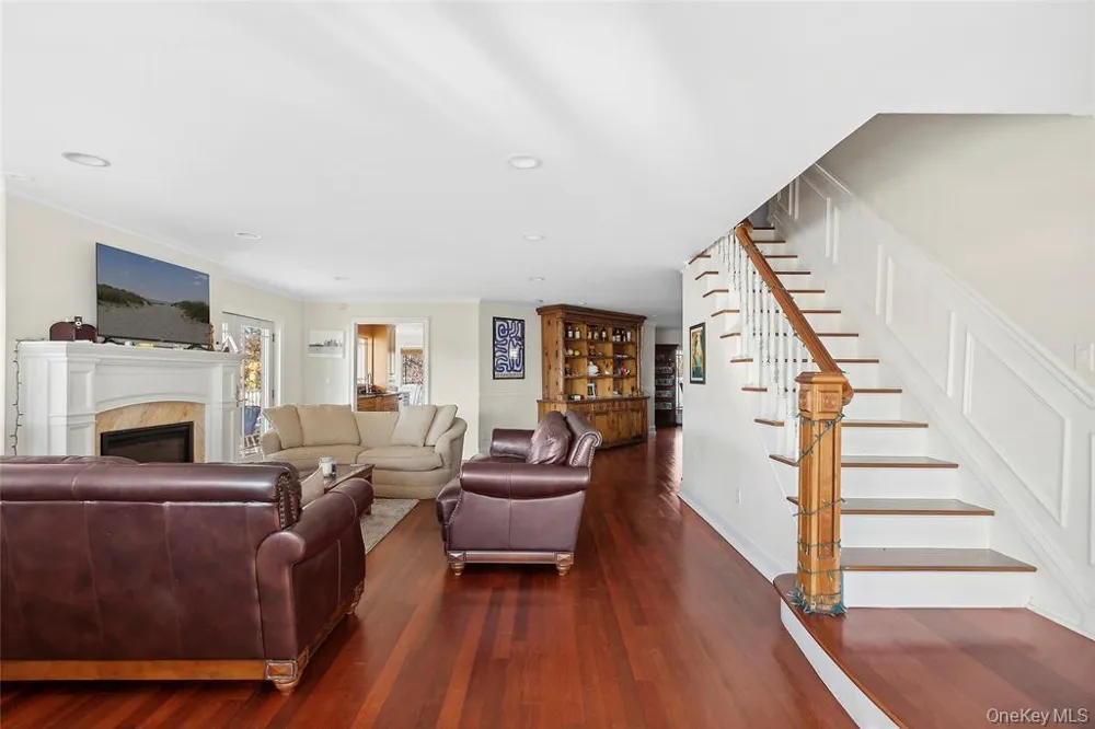 4 Quebec Road Island Park, NY 11558