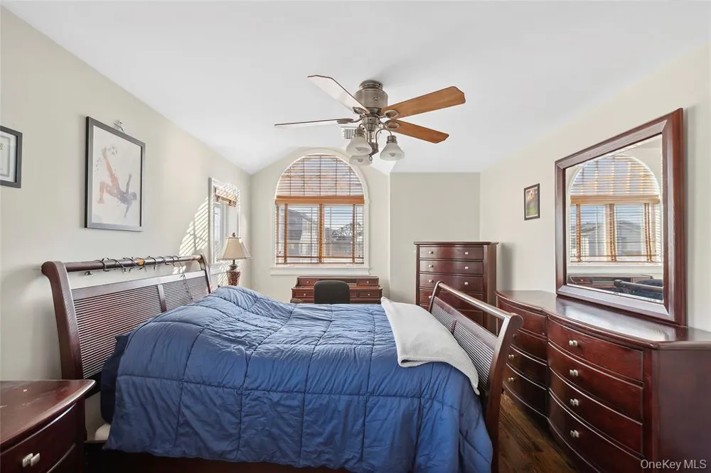 4 Quebec Road Island Park, NY 11558