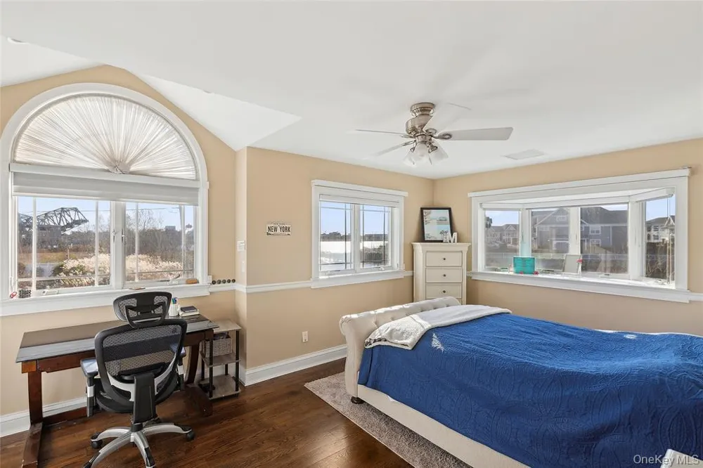 4 Quebec Road Island Park, NY 11558