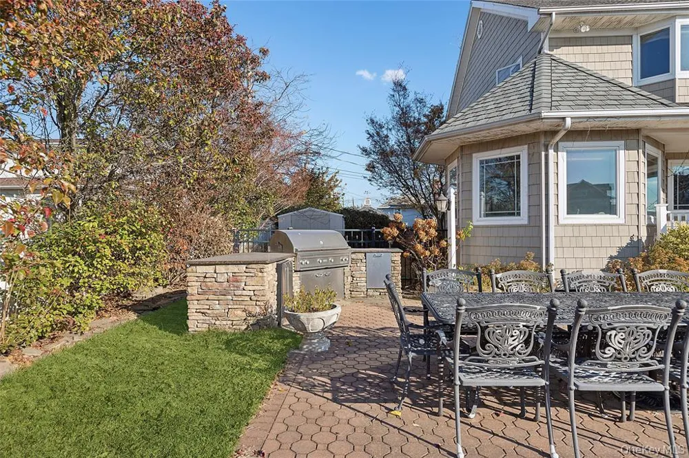 4 Quebec Road Island Park, NY 11558
