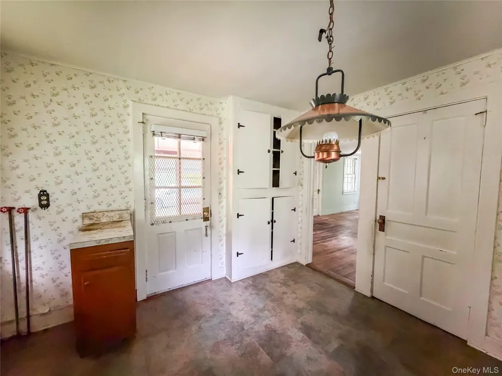 126 S Quaker Lane Hyde Park, NY 12538