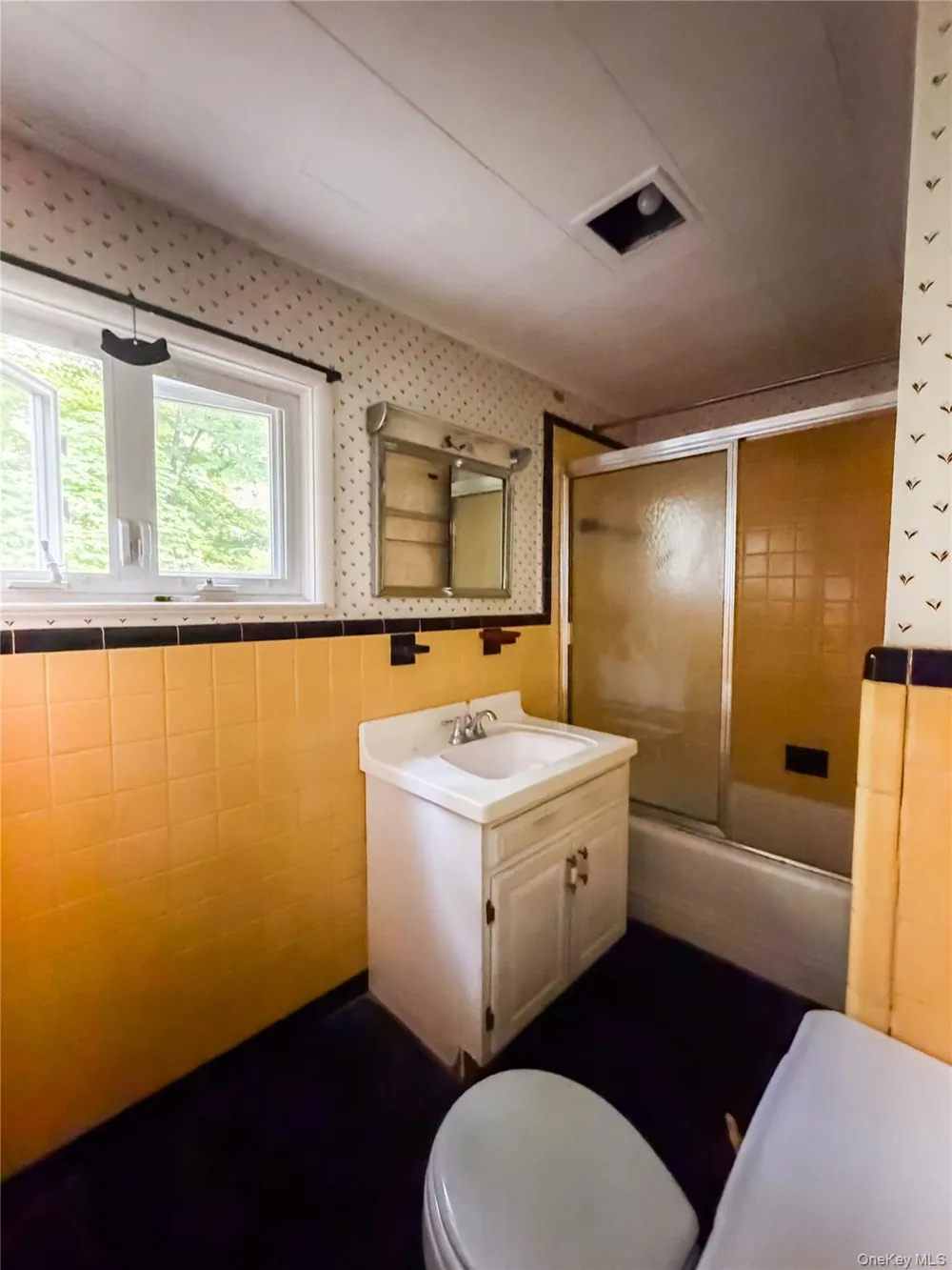 126 S Quaker Lane Hyde Park, NY 12538
