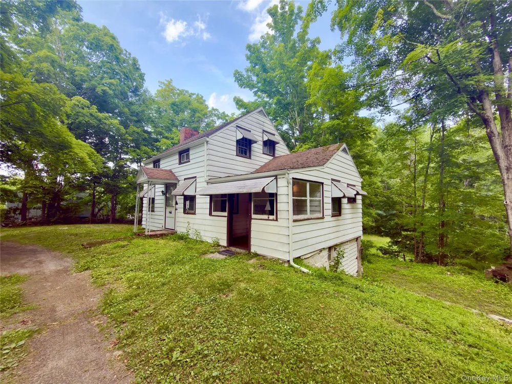 126 S Quaker Lane Hyde Park, NY 12538