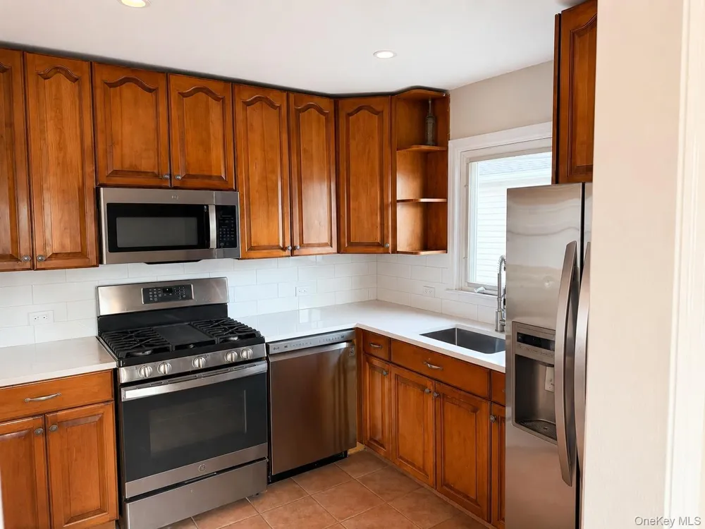 35 Gibson #2 Valley Stream, NY 11581