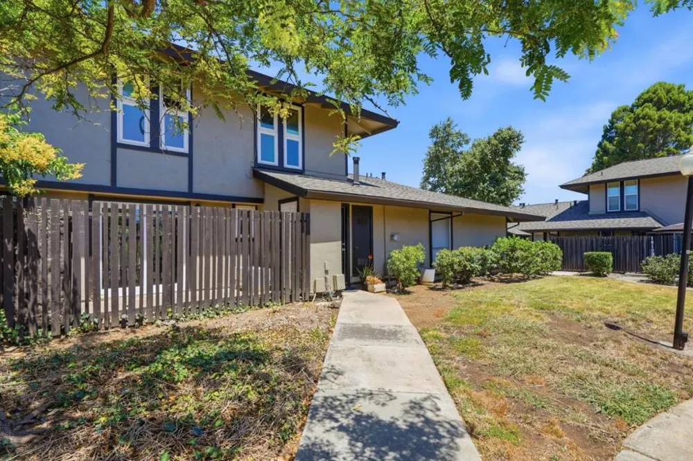1806 Chinquapin Court #C Concord, CA 94519