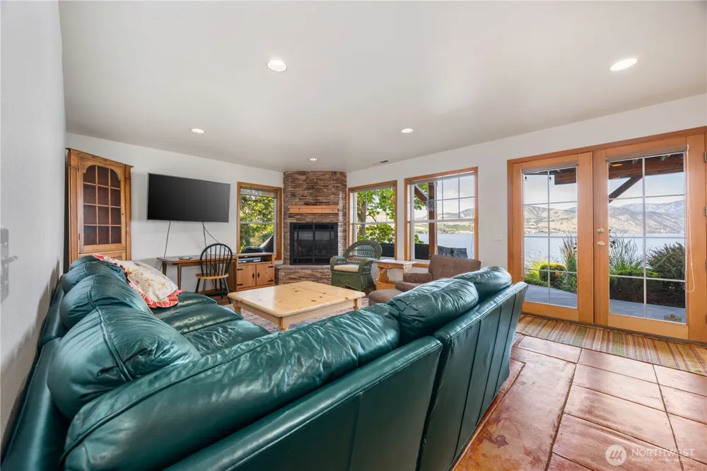 93 Lord Acres Road Chelan, WA 98816