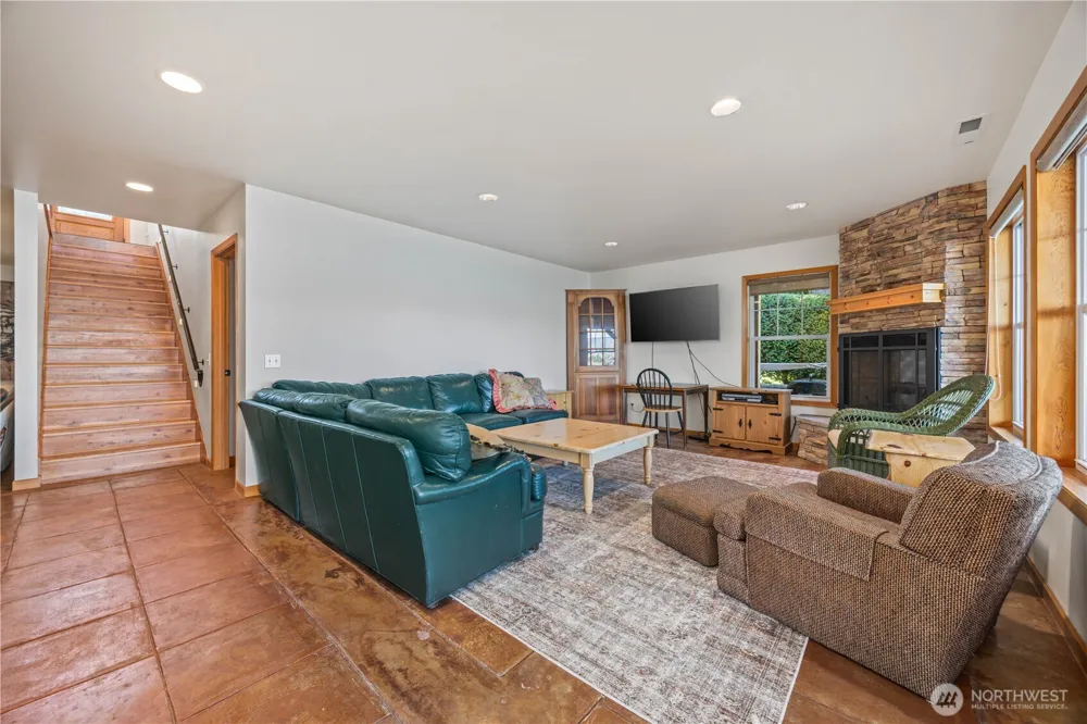 93 Lord Acres Road Chelan, WA 98816