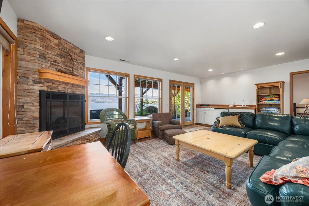 93 Lord Acres Road Chelan, WA 98816