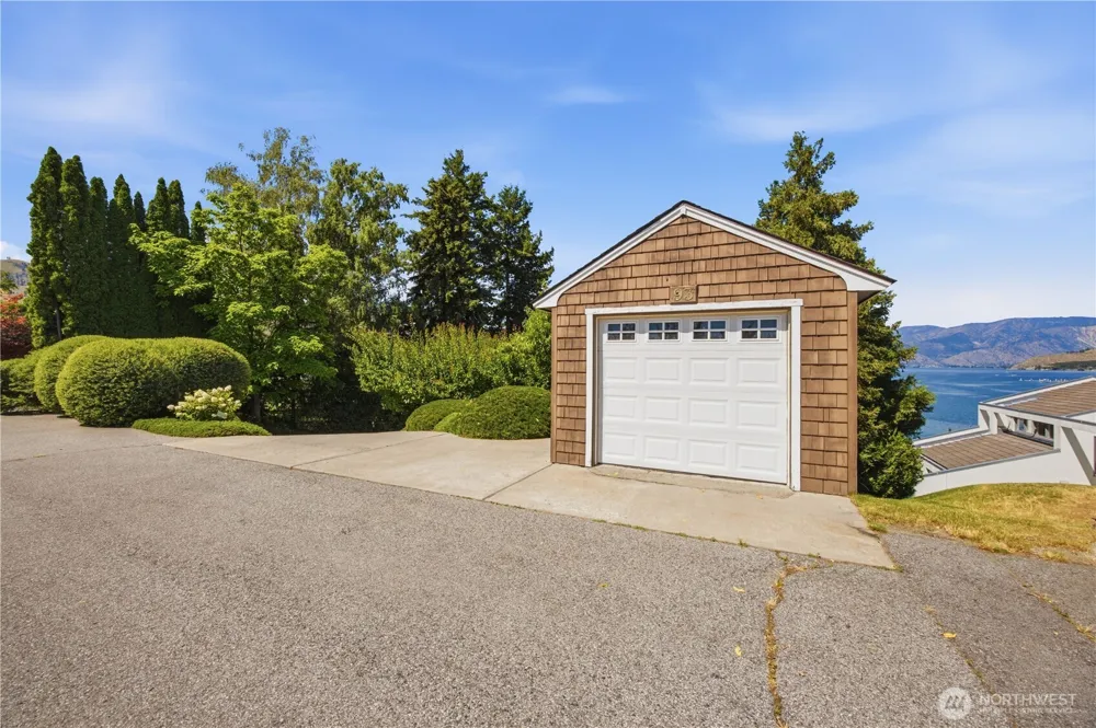 93 Lord Acres Road Chelan, WA 98816