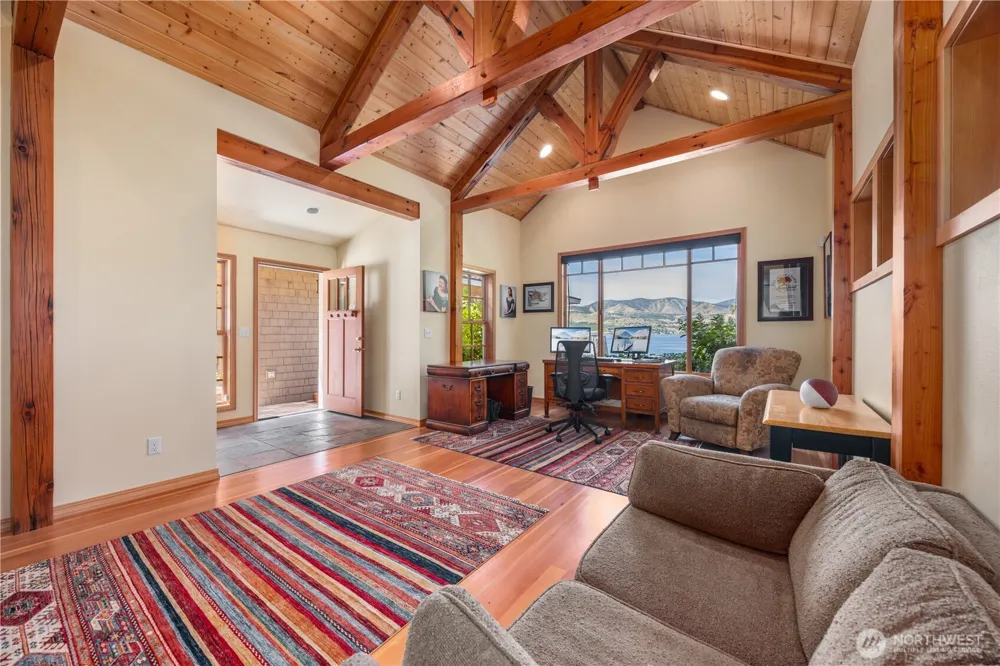 93 Lord Acres Road Chelan, WA 98816
