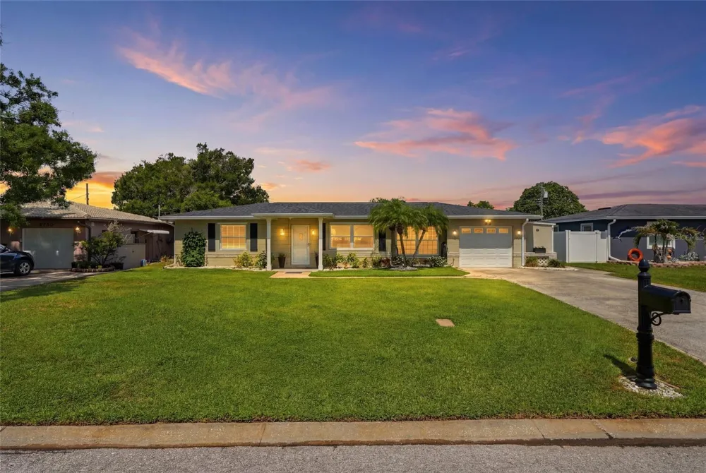 4822 60TH WAY Kenneth City, FL 33709