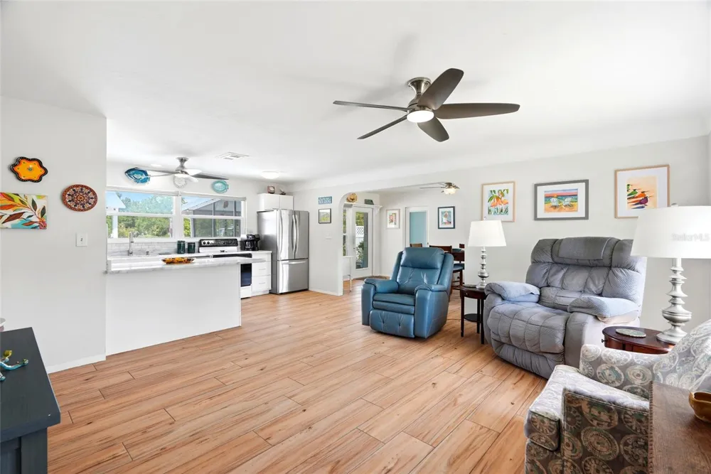 4822 60TH WAY Kenneth City, FL 33709