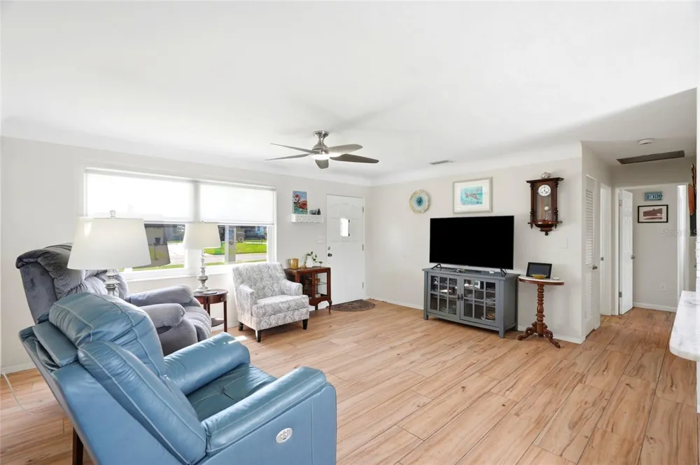 4822 60TH WAY Kenneth City, FL 33709