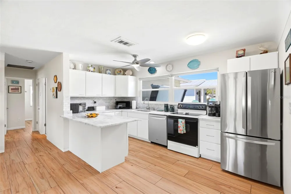 4822 60TH WAY Kenneth City, FL 33709