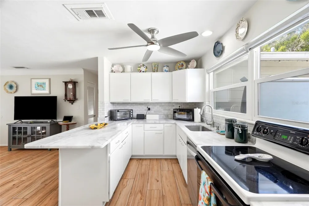 4822 60TH WAY Kenneth City, FL 33709