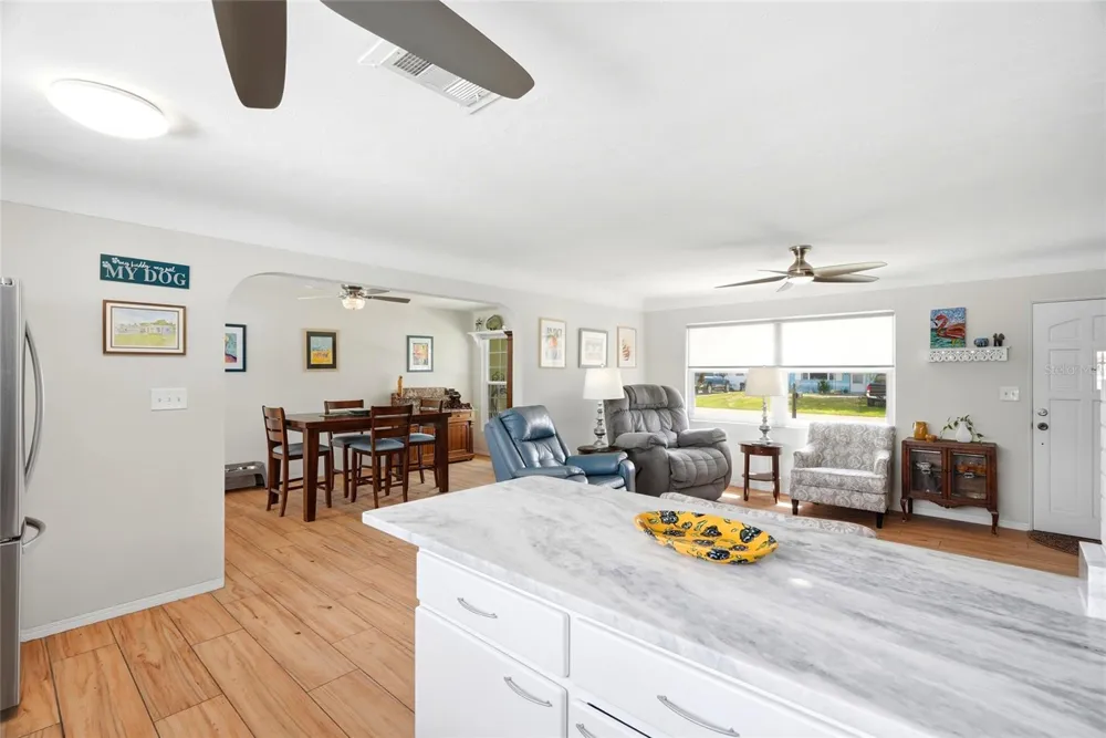 4822 60TH WAY Kenneth City, FL 33709