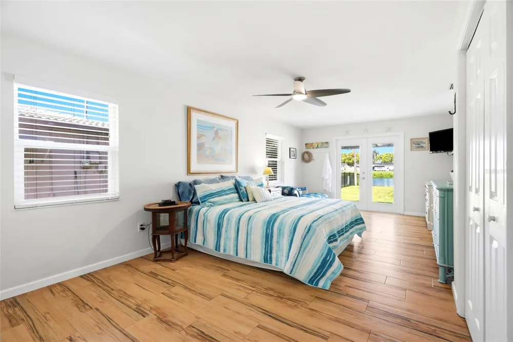 4822 60TH WAY Kenneth City, FL 33709