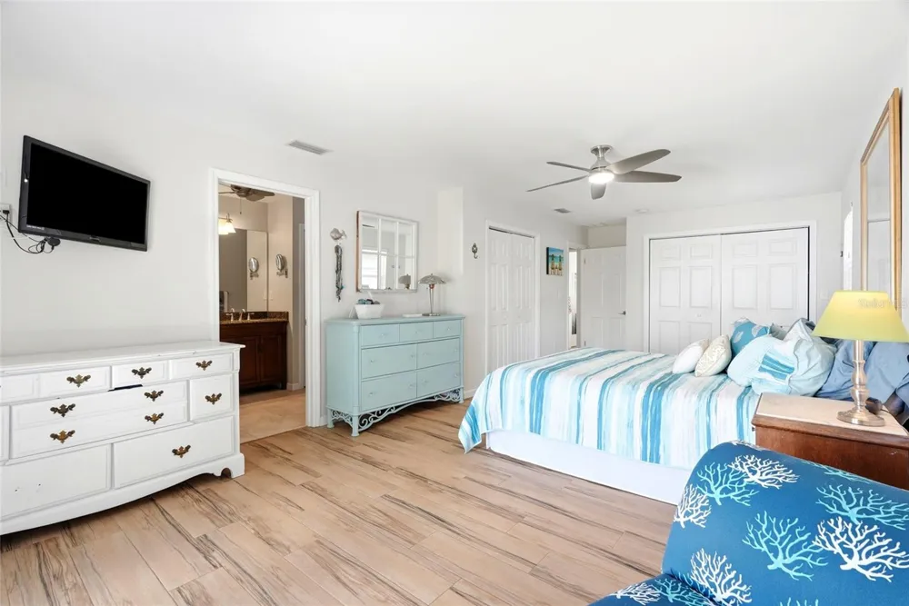 4822 60TH WAY Kenneth City, FL 33709