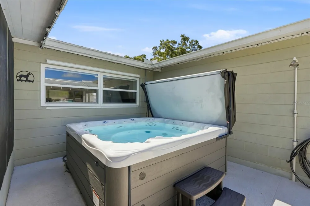 4822 60TH WAY Kenneth City, FL 33709