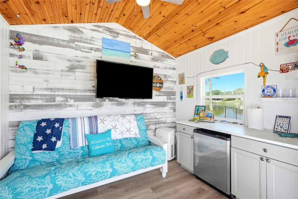 4822 60TH WAY Kenneth City, FL 33709