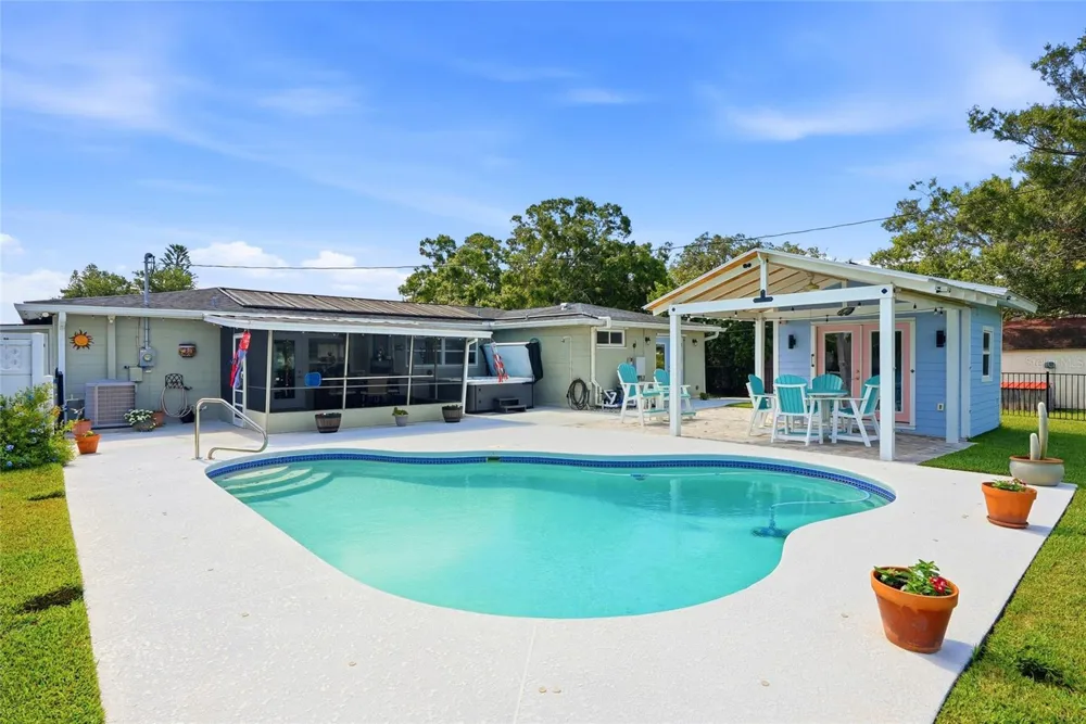 4822 60TH WAY Kenneth City, FL 33709