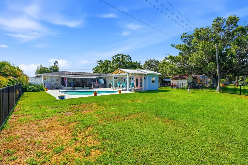 4822 60TH WAY Kenneth City, FL 33709