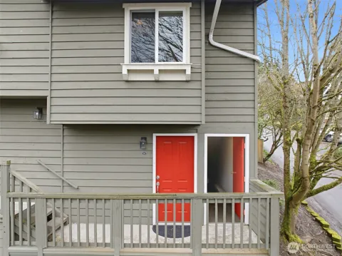 301 W Raye Street #201