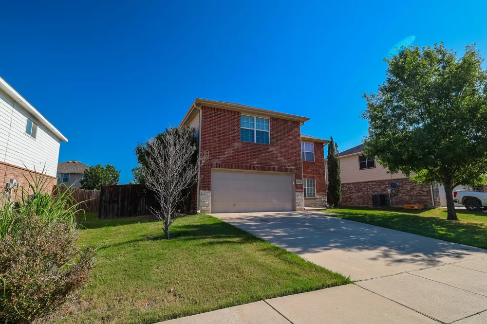 1645 Dream Catcher Way Krum, TX 76249