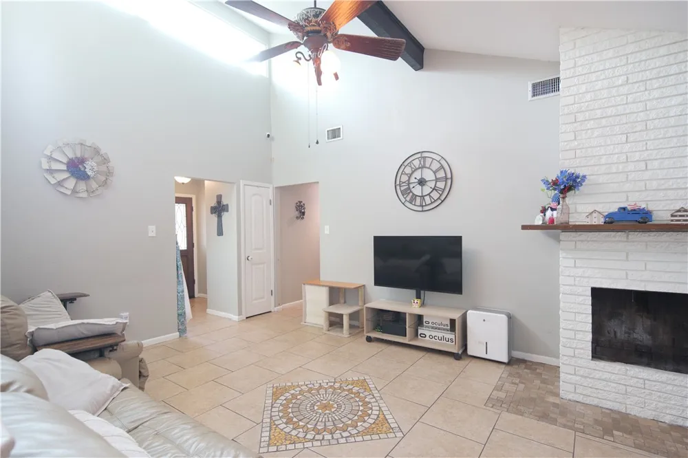 11821 Lori Dr Corpus Christi, TX 78410