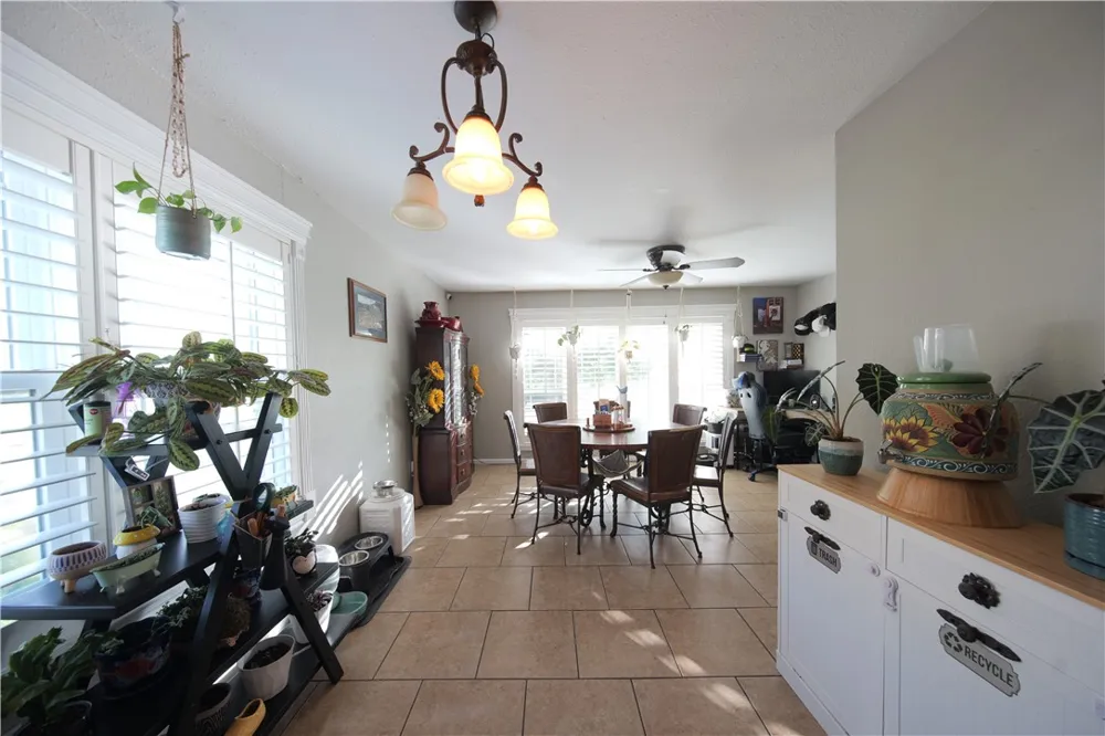 11821 Lori Dr Corpus Christi, TX 78410