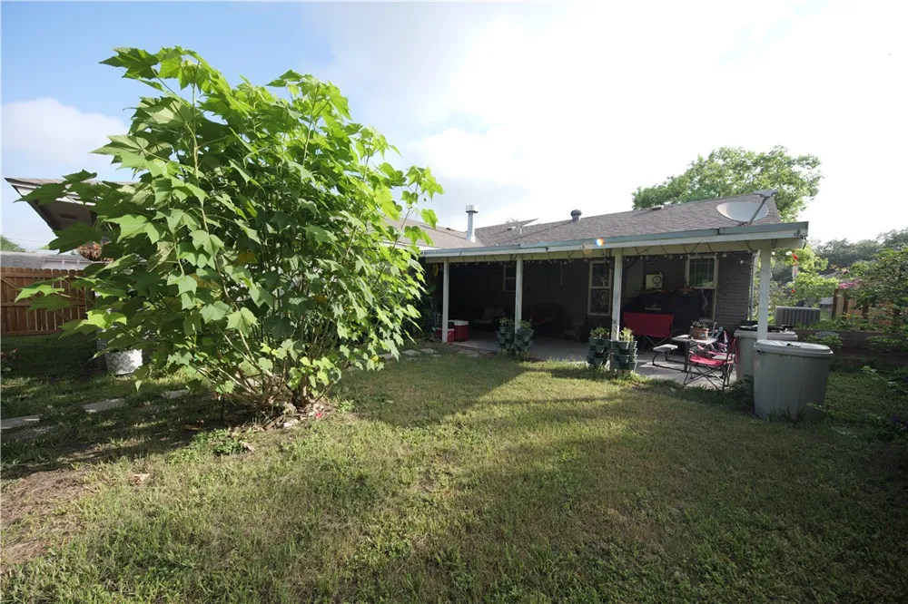 11821 Lori Dr Corpus Christi, TX 78410