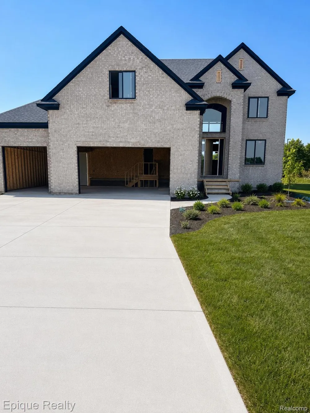 29760 Red Fox Lane Chesterfield Township, MI 48047