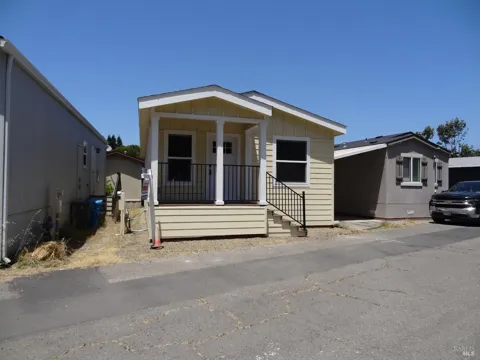 405 W Crystal Drive