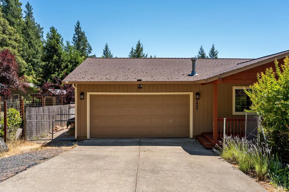 1853 Tulip Place Willits, CA 95490
