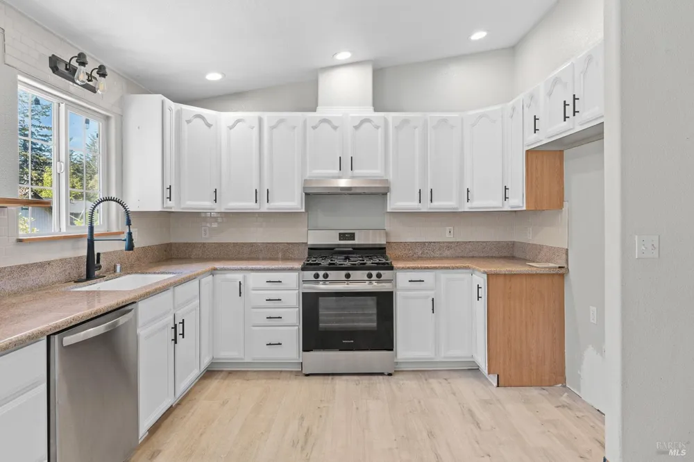 1853 Tulip Place Willits, CA 95490