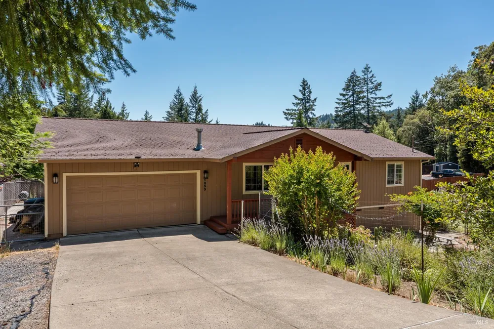 1853 Tulip Place Willits, CA 95490