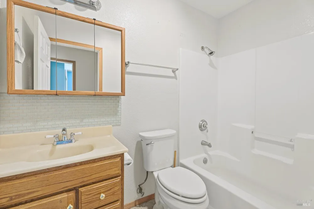 1853 Tulip Place Willits, CA 95490
