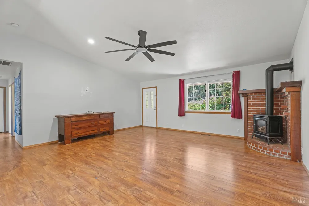 1853 Tulip Place Willits, CA 95490