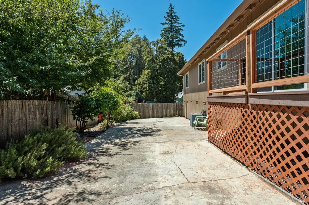 1853 Tulip Place Willits, CA 95490