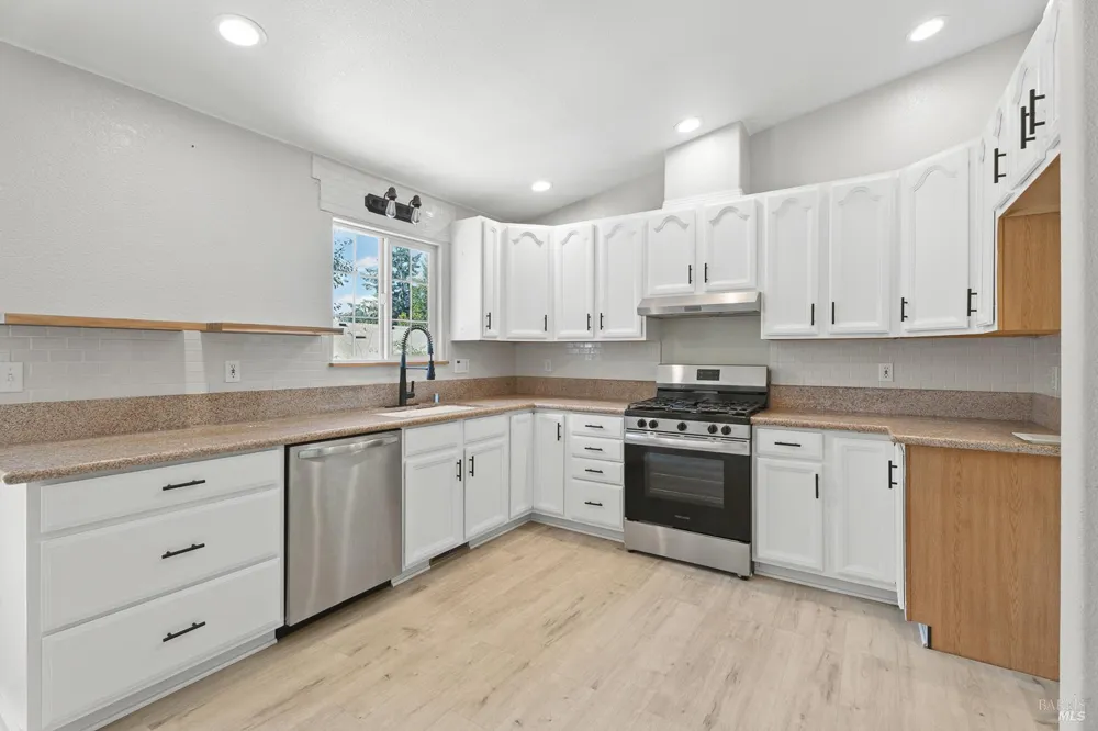 1853 Tulip Place Willits, CA 95490