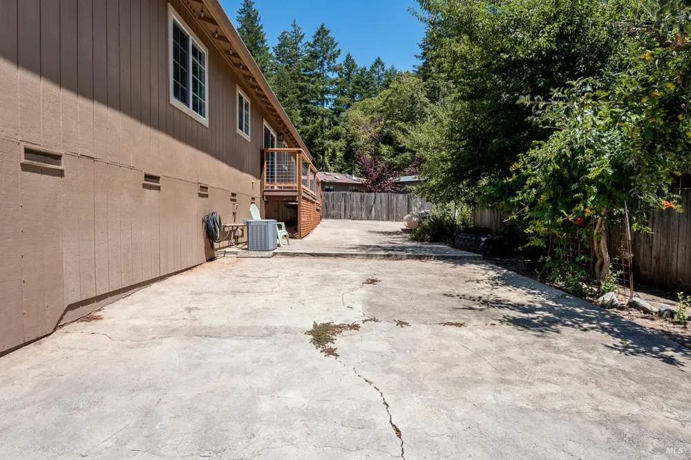 1853 Tulip Place Willits, CA 95490