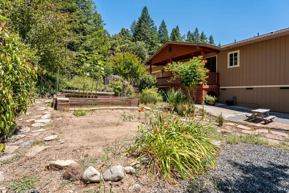 1853 Tulip Place Willits, CA 95490