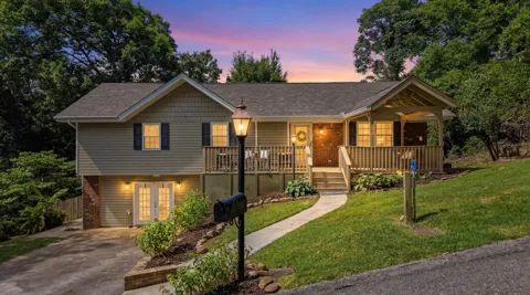 4557 Ravenwood Drive