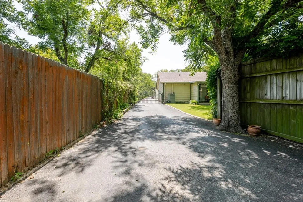 3908 Bandera Drive De Cordova, TX 76049