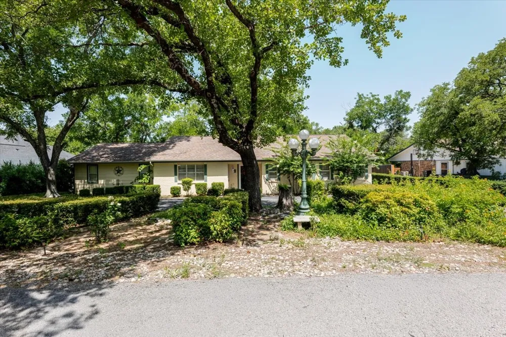 3908 Bandera Drive De Cordova, TX 76049